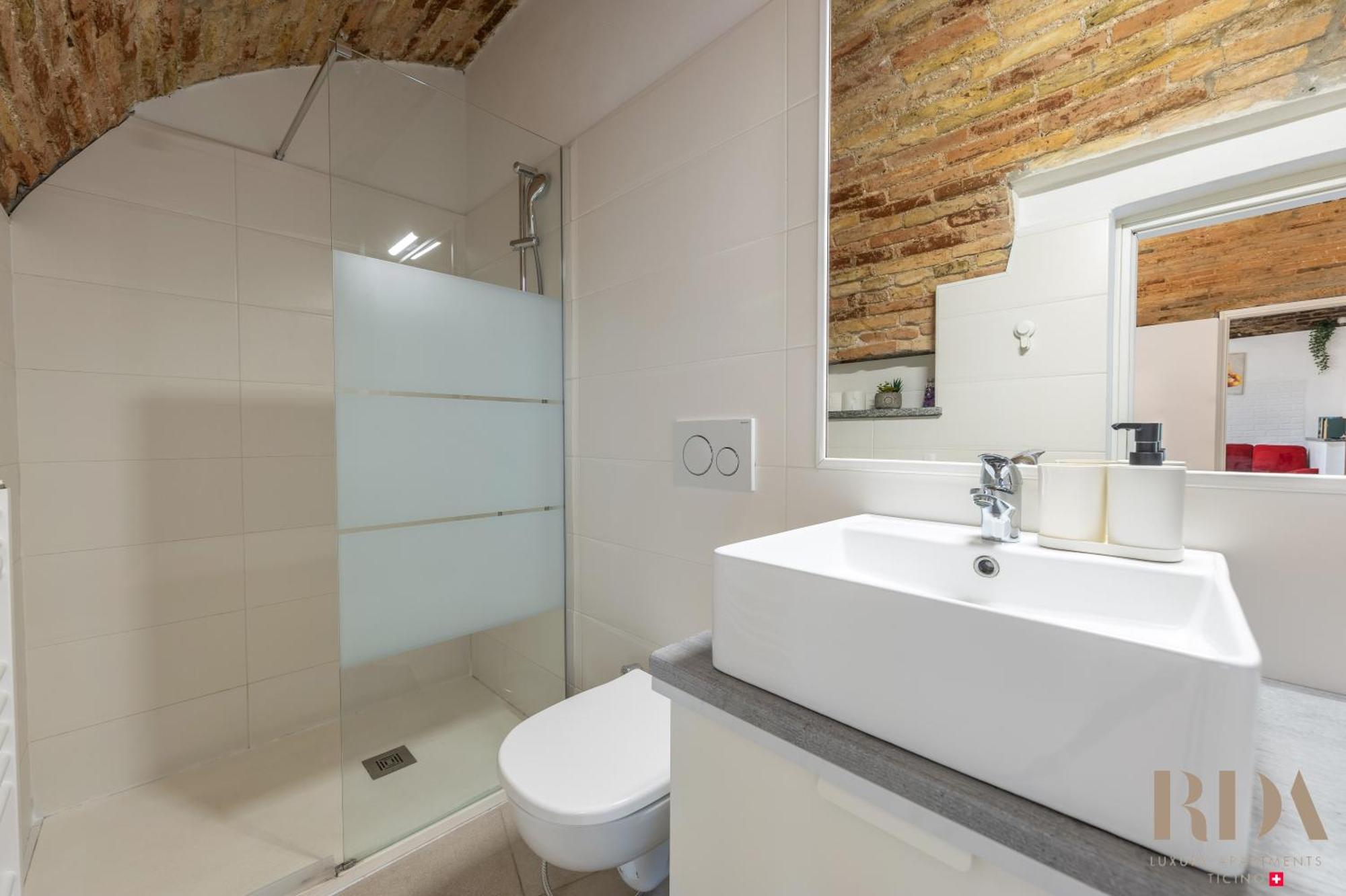 Il Rustico Rda Luxury Apartments Lago Parking เมนดริซิโอ ภายนอก รูปภาพ