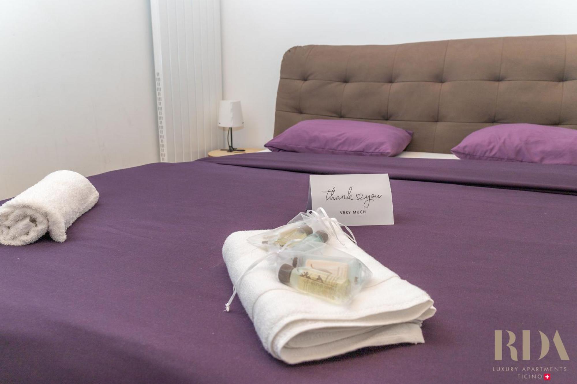 Il Rustico Rda Luxury Apartments Lago Parking เมนดริซิโอ ภายนอก รูปภาพ